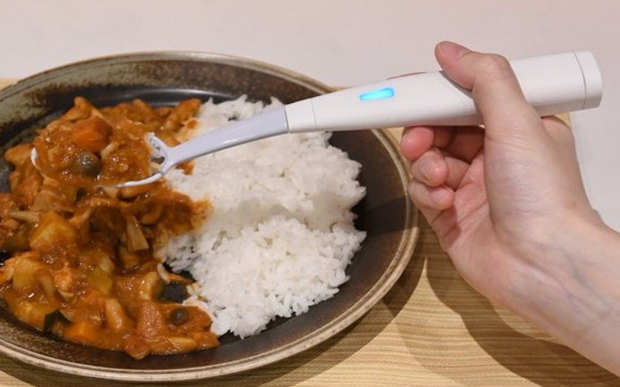 Thị trường Nhật Bản vừa cho ra mắt sản phẩm chiếc thìa muối điện. Sản phẩm này cho phép người dùng cảm nhận được vị mặn của món ăn...