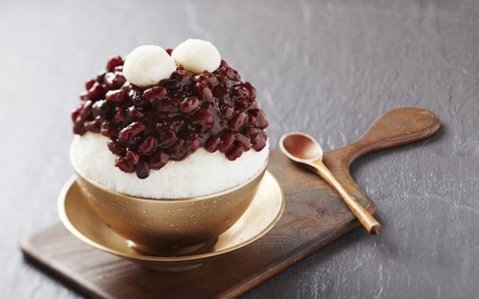 Món bingsu Hàn Quốc làm từ đá bào hiện đang gây sốt cho các tín đồ ẩm thực. Trong bài viết sau, Foodnk sẽ cùng bạn tìm hiểu về món ăn này...