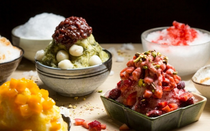 Món bingsu Hàn Quốc làm từ đá bào hiện đang gây sốt cho các tín đồ ẩm thực. Trong bài viết sau, Foodnk sẽ cùng bạn tìm hiểu về món ăn này...